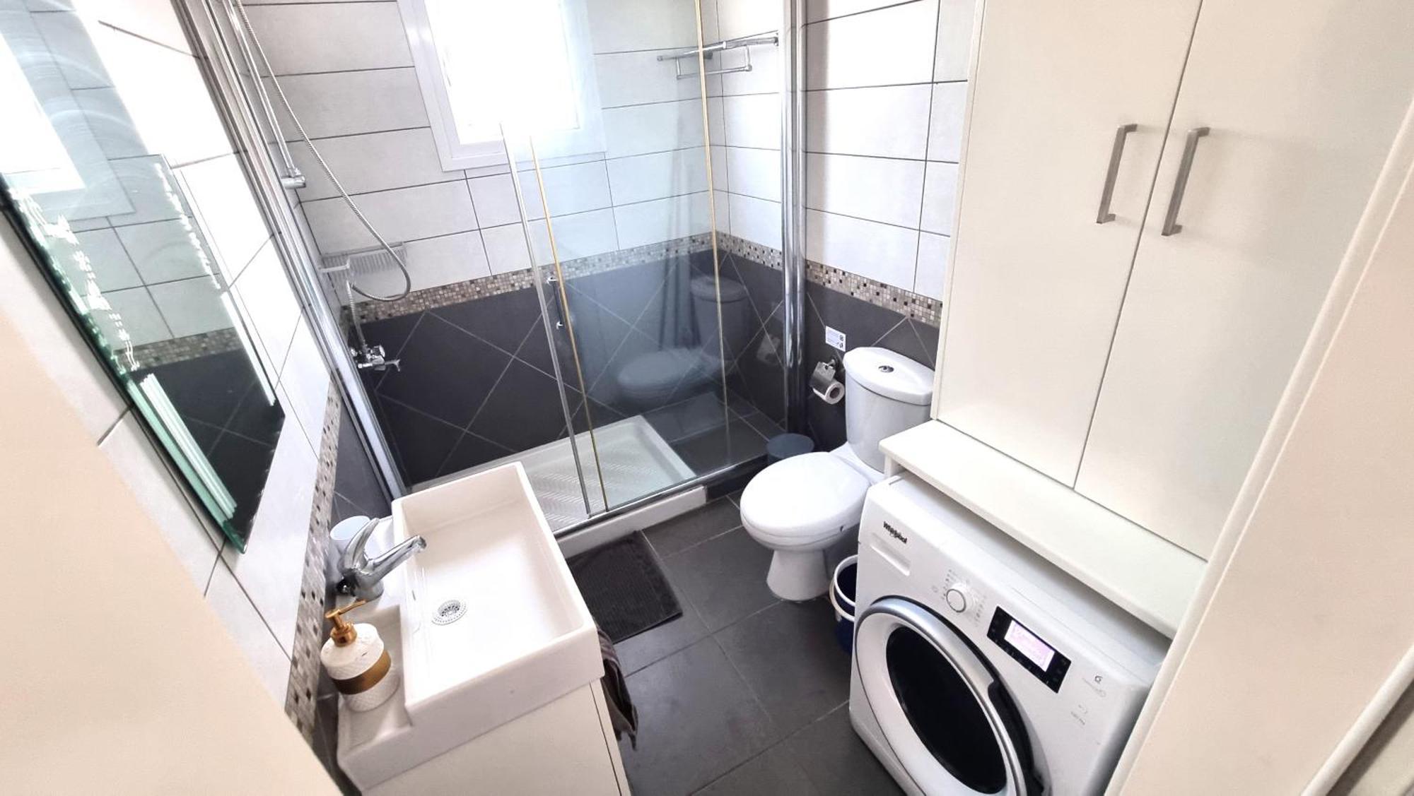 Апартаменти Beachside Comfort - 2br Apt,5 Min To The *