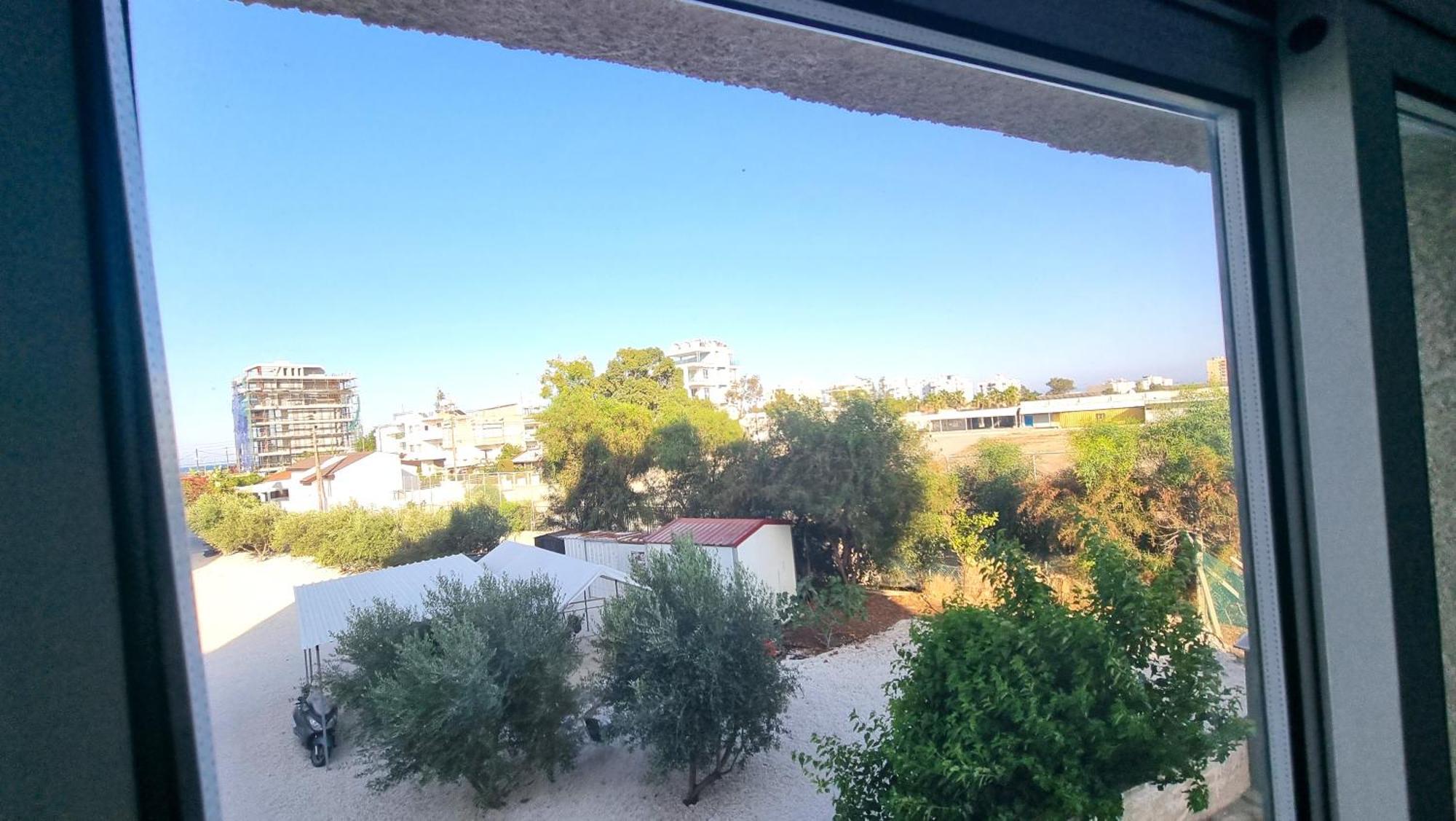 Beachside Comfort - 2br Apt,5 Min To The Апартаменти Ларнака