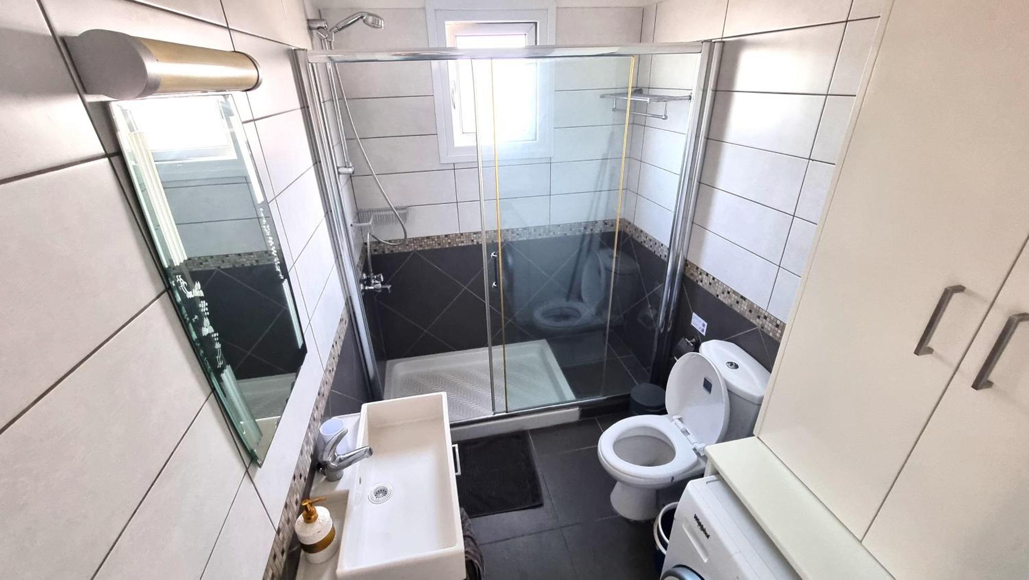 Апартаменти Beachside Comfort - 2br Apt,5 Min To The Ларнака